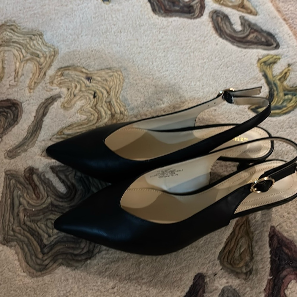 Liz Claiborne  size 9 ladies shoe  black